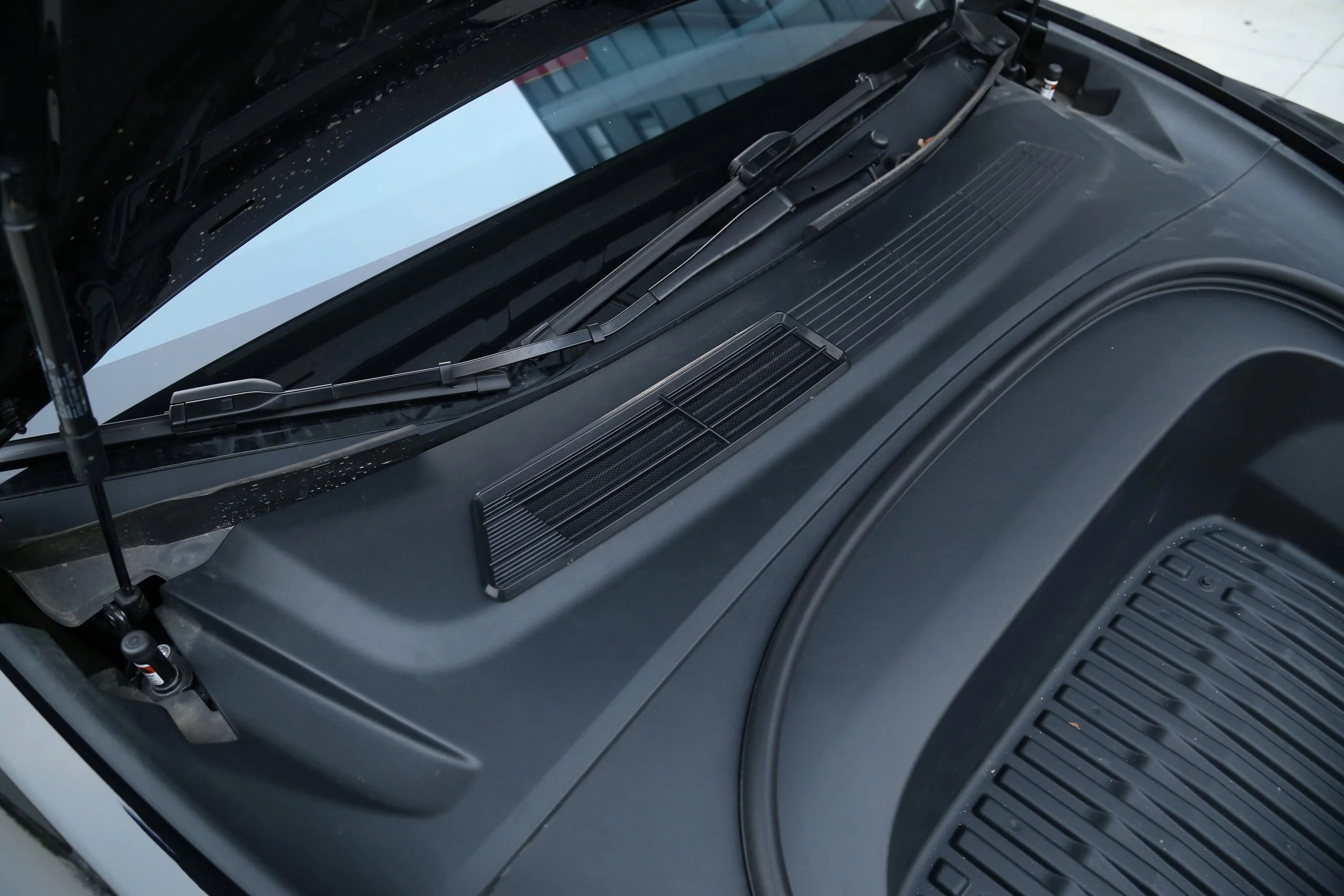 Bonnet Air Inlet Mesh Shield (Model 3 Highland)