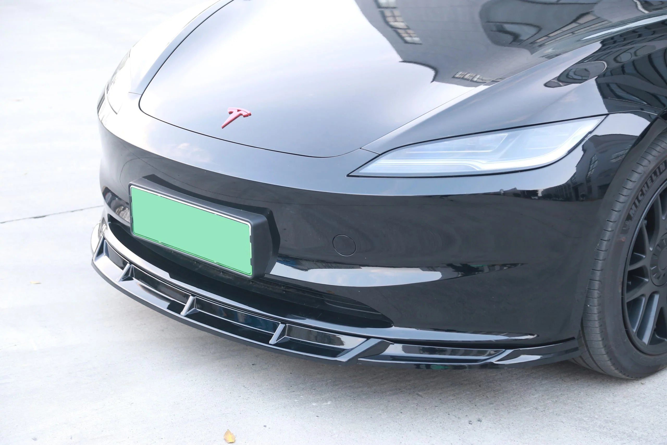 Front lip (Model 3 Highland)