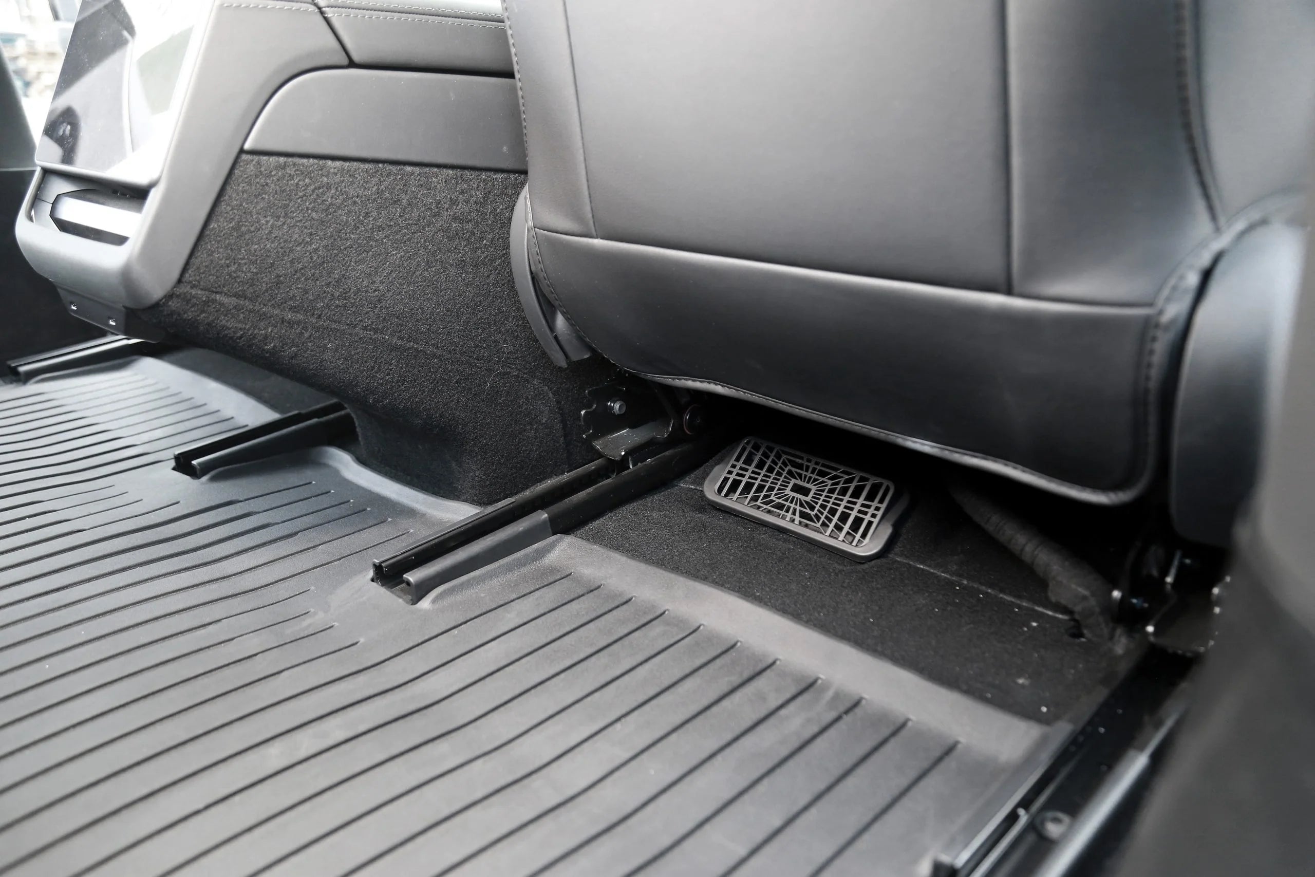 Under Seat Air Vent Cover (Model 3 Highland)